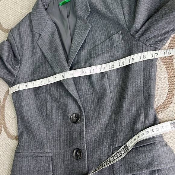 United colors of Benetton gray 2 button front pockets pinstripe blazer - Picture 12 of 17